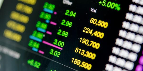 U.S. Treasury Yields Rise, Dollar Falls Ahead of PCE Data — Market Talk