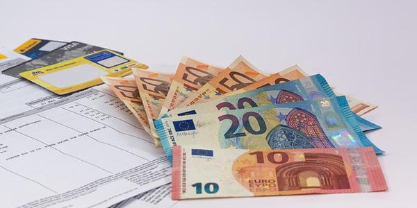 U.S. Dollar Retreats Against Euro, Pound