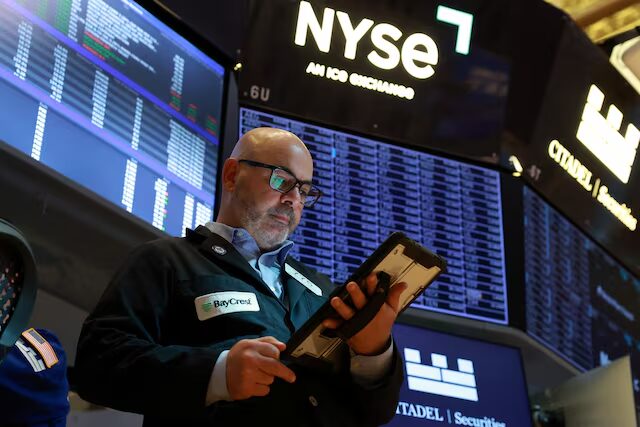 MU: Micron Stock Shakes Off Selling Pressure to Close Up 1%. Sandisk? Even Better.