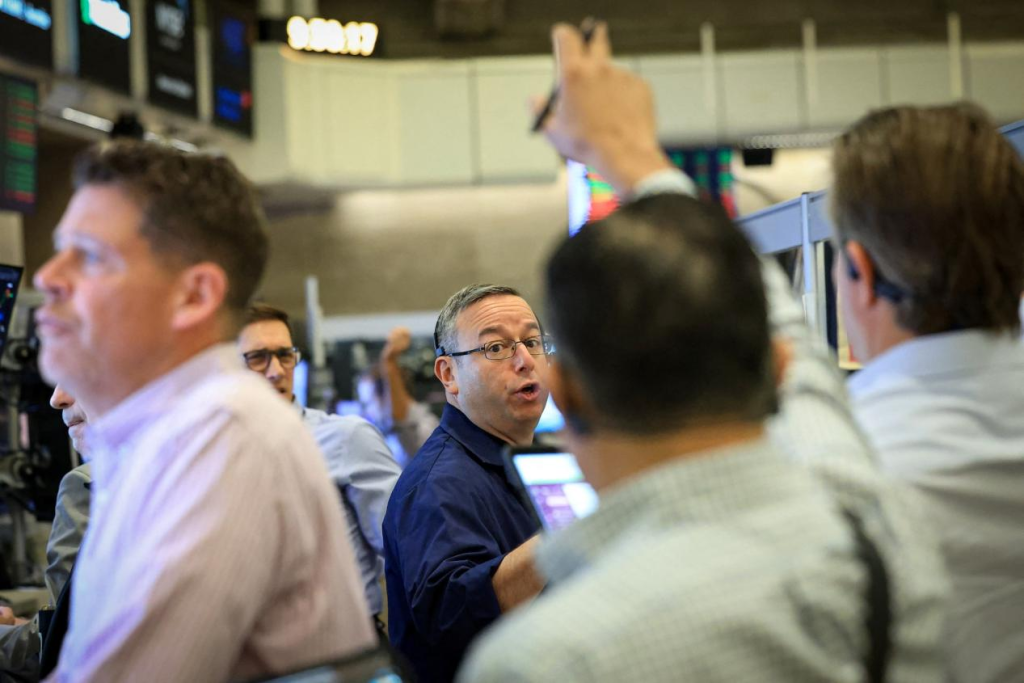 Wall Street indexes dip with technology earnings, rising oil in focus July 22, 2026